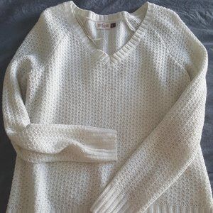 White Sweater ~ M